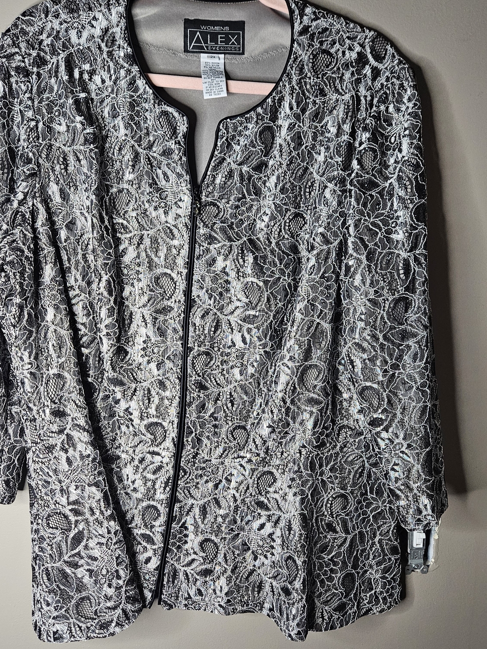 Alex Evenings Black and White Floral Lace Jacket Size 2X Ptp 25" Length 28"
